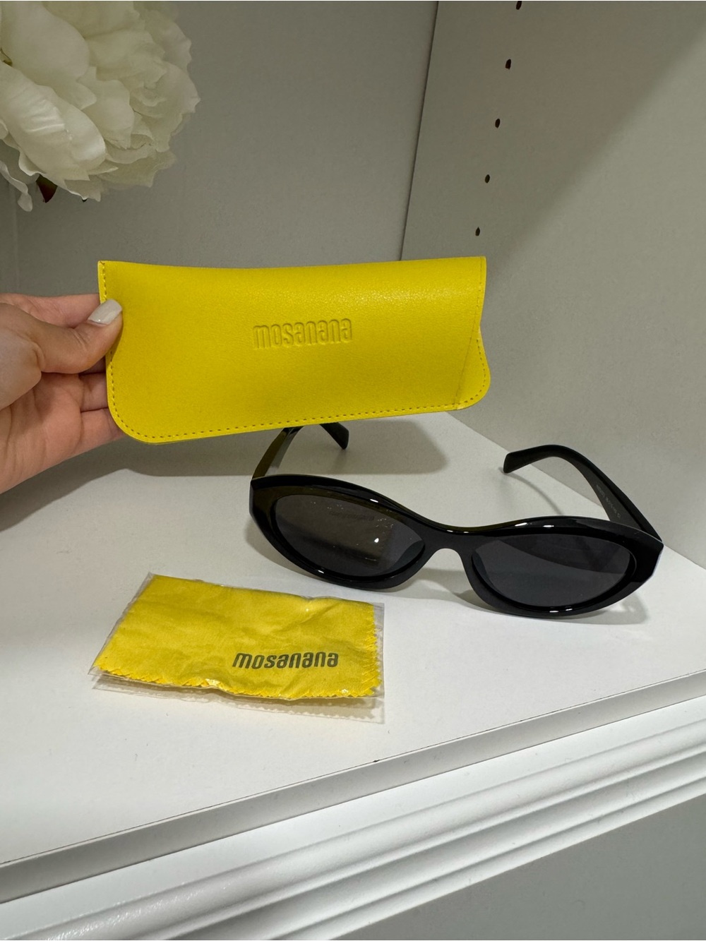 Black Oval Sunglasses w/ Case | Vintage Y2K Style | Trendy Slim Frame